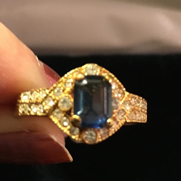 Jewelry - 14kt sapphire and diamond ring beautiful